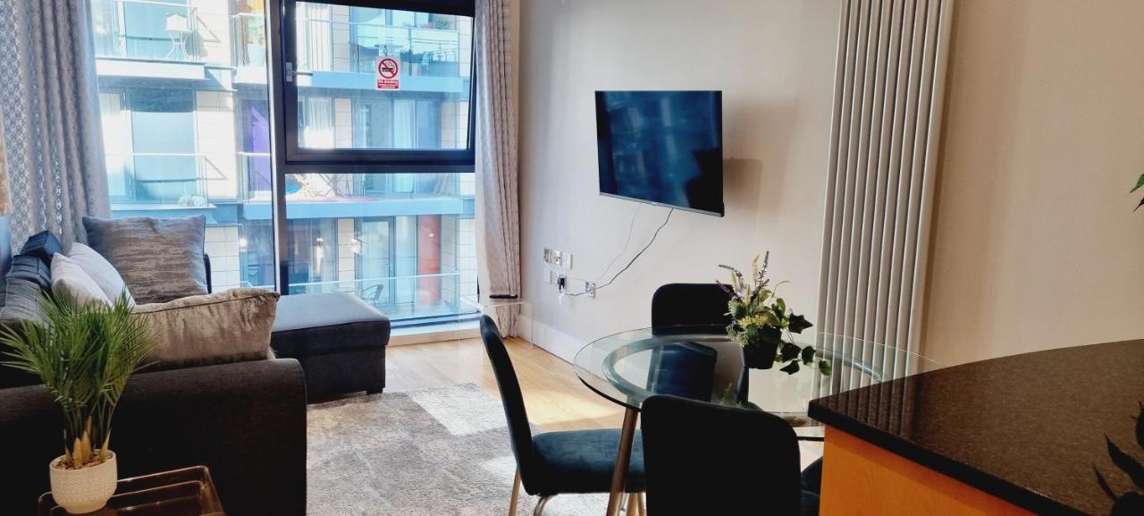 Luxury Waterside Apartment Canary Wharf 런던 외부 사진